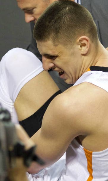 Len injures ankle as Suns' road struggles continue